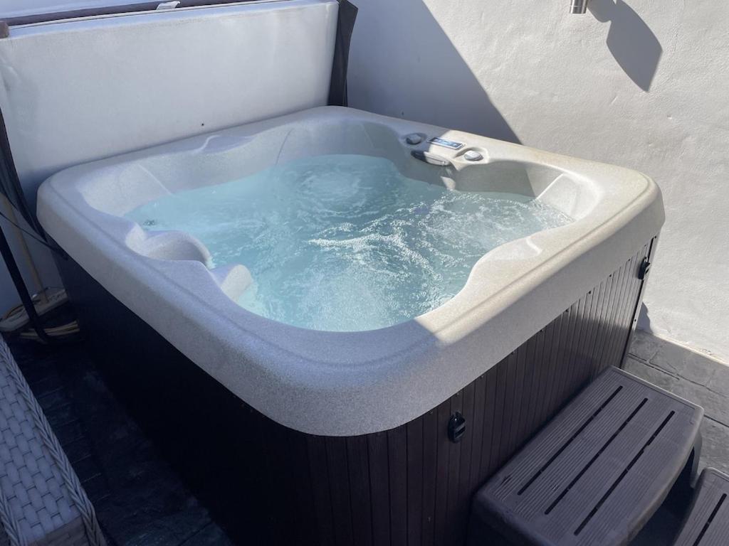 Quirky Cottage In The Centre Of Penrith With A Hot Tub Extérieur photo